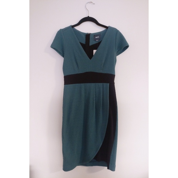 Maeve Splitshade Tulip Hem Dress - Picture 2 of 5